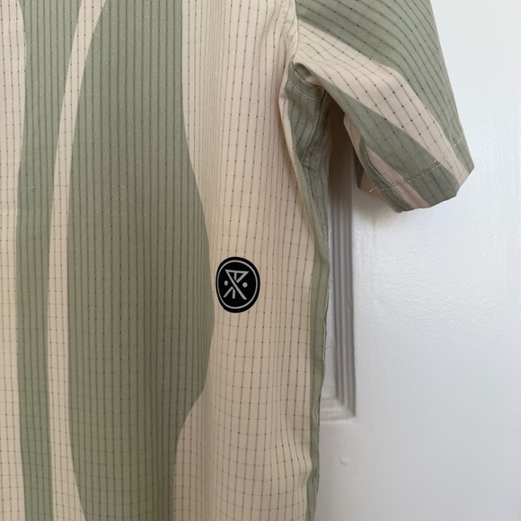 Roark Run Amok Bless Up Short Sleeve Trail Shirt Top in Olive - Picture 11 of 11